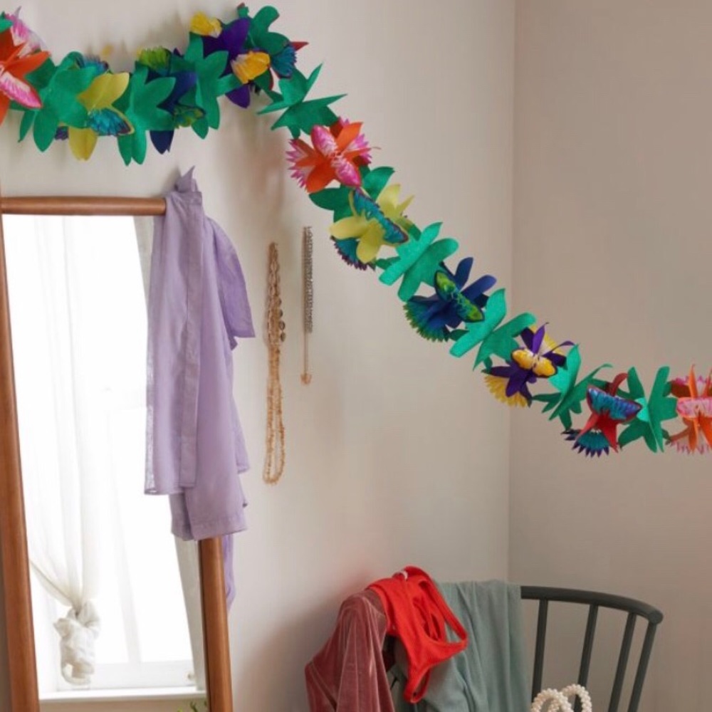 NWT Urban Outfitters Floral Garland